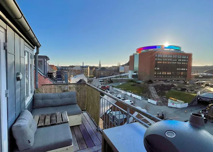 Central Rooftop Apartment By Aros With Balcony